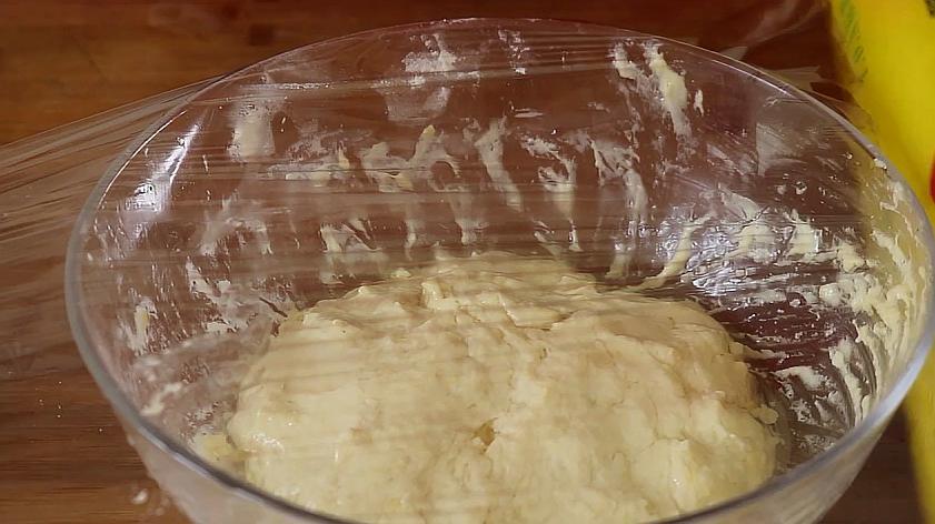 1碗面粉3个鸡蛋教你百吃不厌做法,1碗面2个鸡蛋轻松做美味小油条