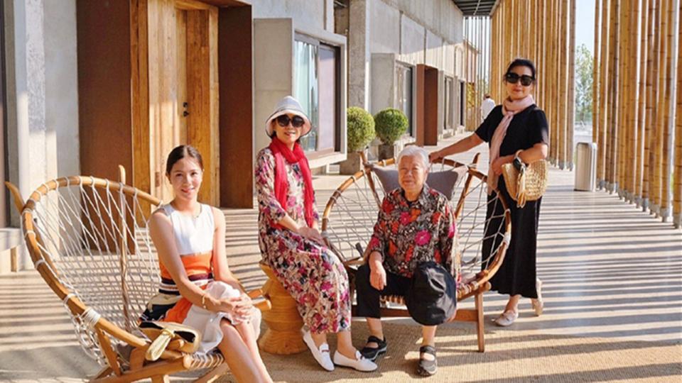 何姿穿连衣裤好看吗,跳水女神何姿跳舞视频