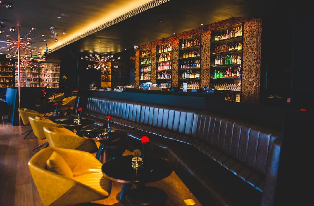 女生第一次去日本酒吧，千万别看错店名后缀，一不小心就很尴尬