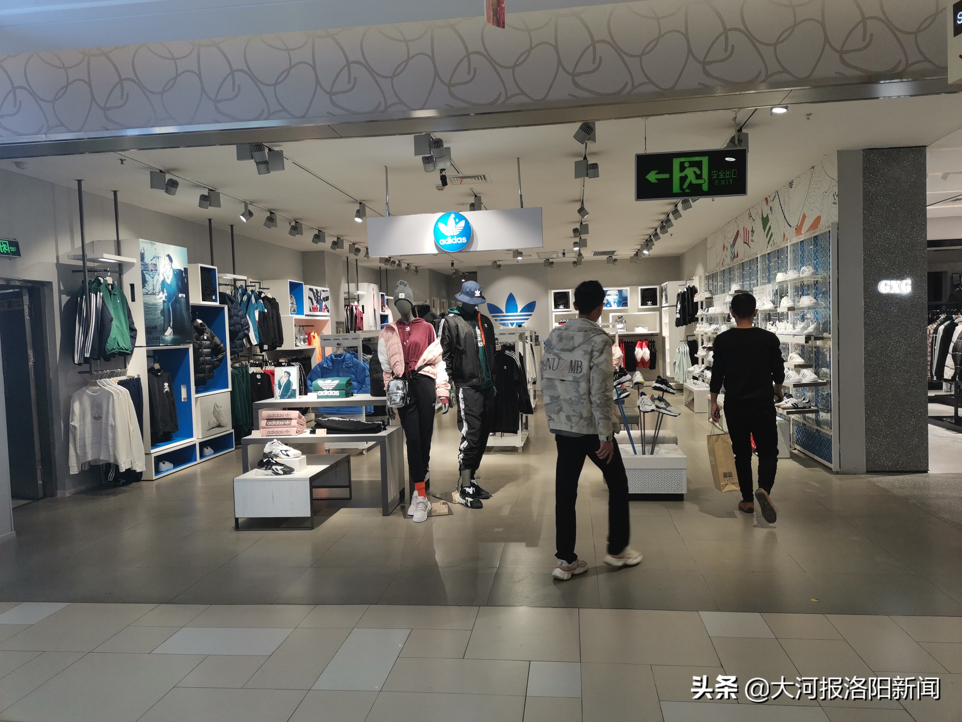 男子买阿迪达斯一夜之间变上万,男子买阿迪达斯
