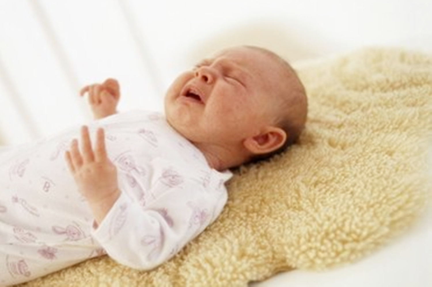 宝宝未按时添加辅食有什么影响,太早喂辅食会影响宝宝发育吗