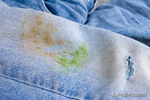 衣服染上碳素墨水怎么洗掉妙招,衣服染上西红柿汁怎样才能洗掉