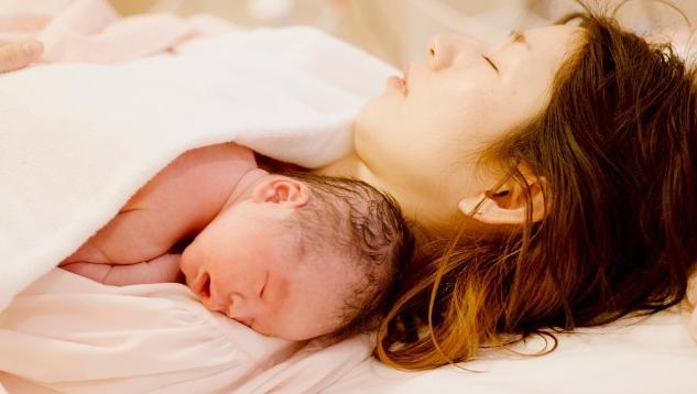 新生儿小觉睡多久,新生儿睡眠时间表大全