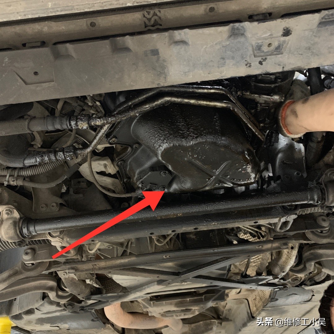 奥迪机油一直没换可以吗,奥迪提示机油不够可以直接加么