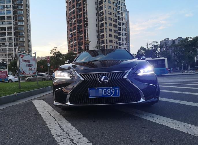 一直纠结雷克萨斯es和宝马5系,40万没买奔驰宝马