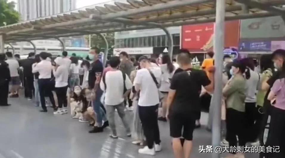 网红奶茶深圳开业，5万人排队，600元一杯，深圳交警都关注了