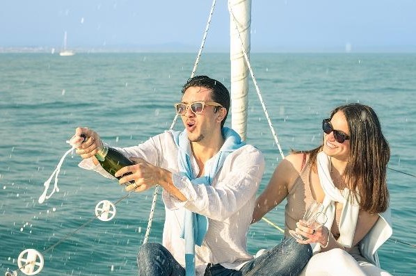 抓住女人心的关键：“吻”的技巧