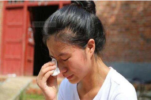 女儿太漂亮妈妈嫉妒,女儿太漂亮遭母亲嫉妒