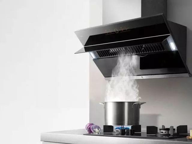 油烟机做饭很呛味怎么办,做饭时吸油烟机把火都吸走了