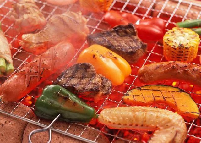 为什么说打死不进厨房,五种人不建议开烧烤店