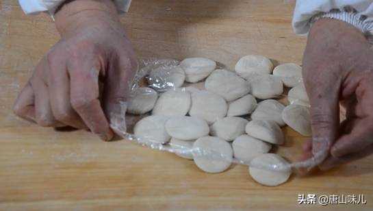 包元宝水饺的手法视频慢动作,儿童手工元宝水饺慢动作教程