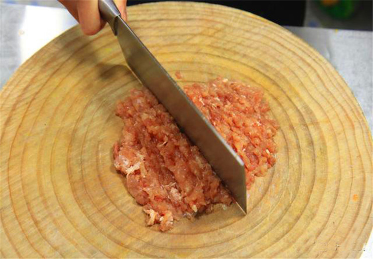 鸡蛋煮熟蒸肉丸,蒸肉丸嫩滑的做法