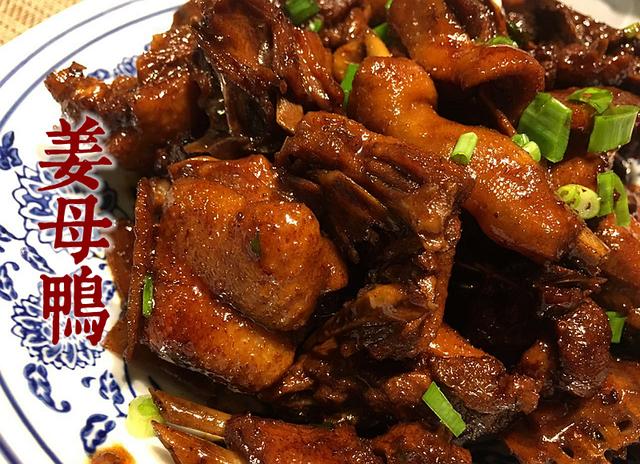 宝宝三文鱼西兰花饺子,三文鱼虾仁儿童家常做法
