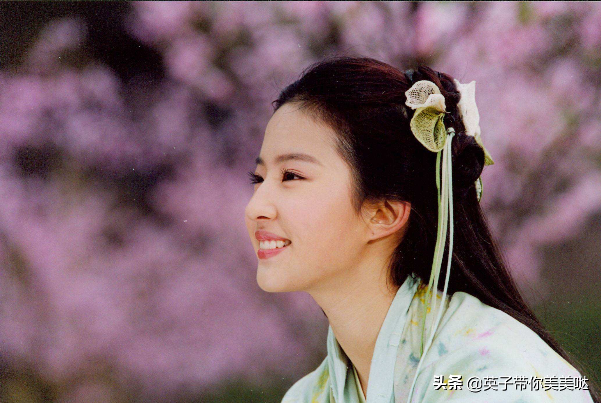 绿茶鼻祖居然靠着颜值吊打刘亦菲，网友大呼“圆圆终于扶正了！”