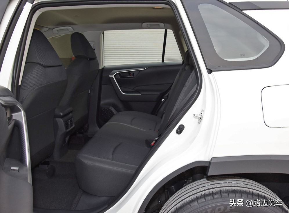 丰田RAV4荣放的动力比较弱吗？它油耗高吗？车主反馈了用车感受