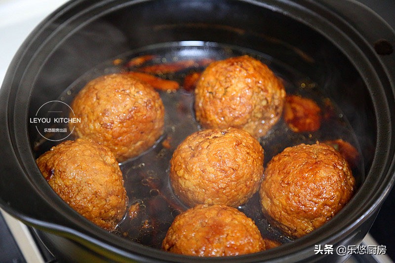 年夜饭肉丸怎么炖好吃又简单,年夜饭必备的家常菜萝卜肉丸子