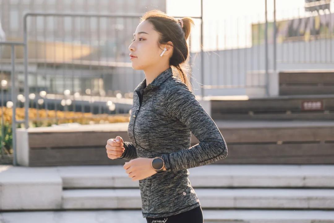 suunto手表哪个系列好,suunto颂拓7智能运动双系统手表