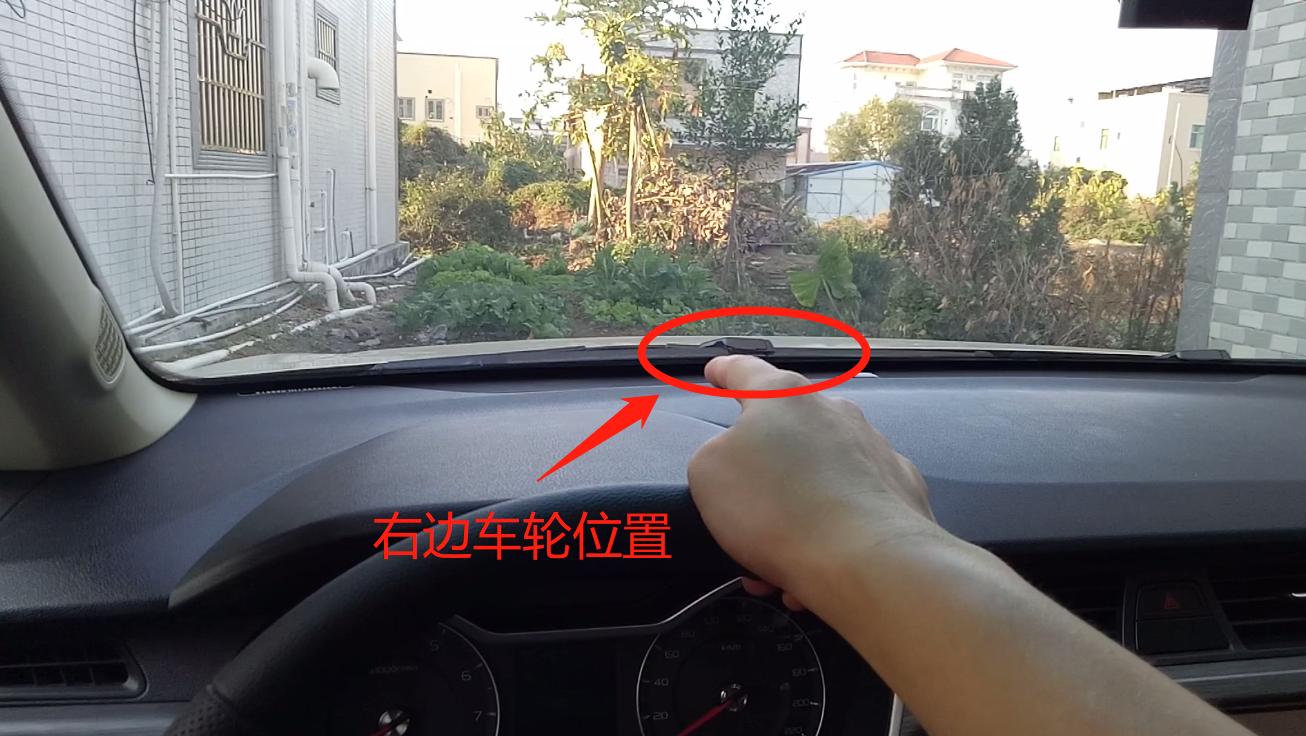 窄路会车怎么判断左右两边不刮蹭,窄路会车技巧新手也能轻松应对