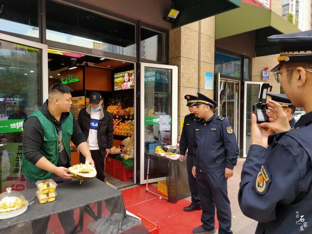 三创四建|“首违不罚”！裕华区城管开出“温馨提示单”