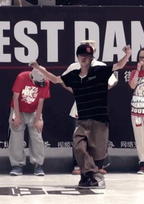 跟王一博一起采访,和王一博聊什么