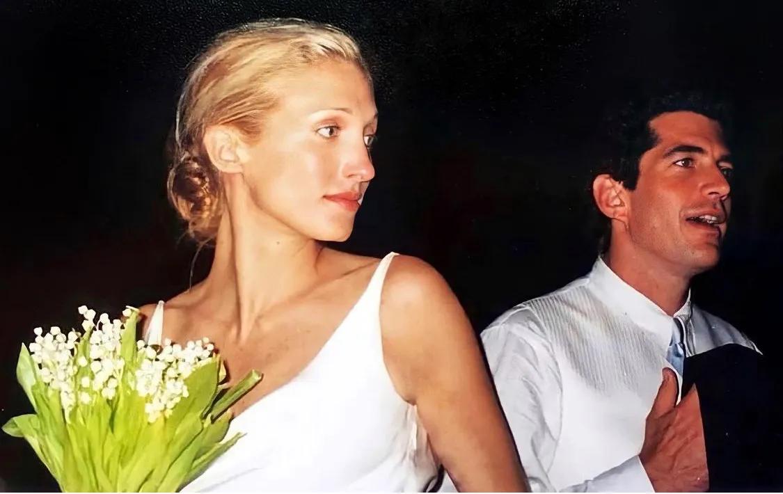 小肯尼迪老婆卡罗琳身高,小肯尼迪夫人卡罗琳穿搭