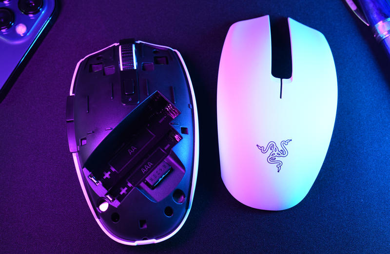 颜值高、还能打、抓着还舒服-雷蛇八岐大蛇V2游戏鼠标