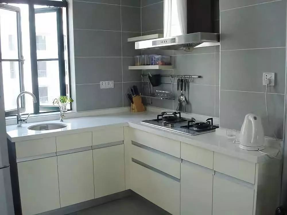 灶台重油污清除妙招,灶台油污渍怎么去除小窍门