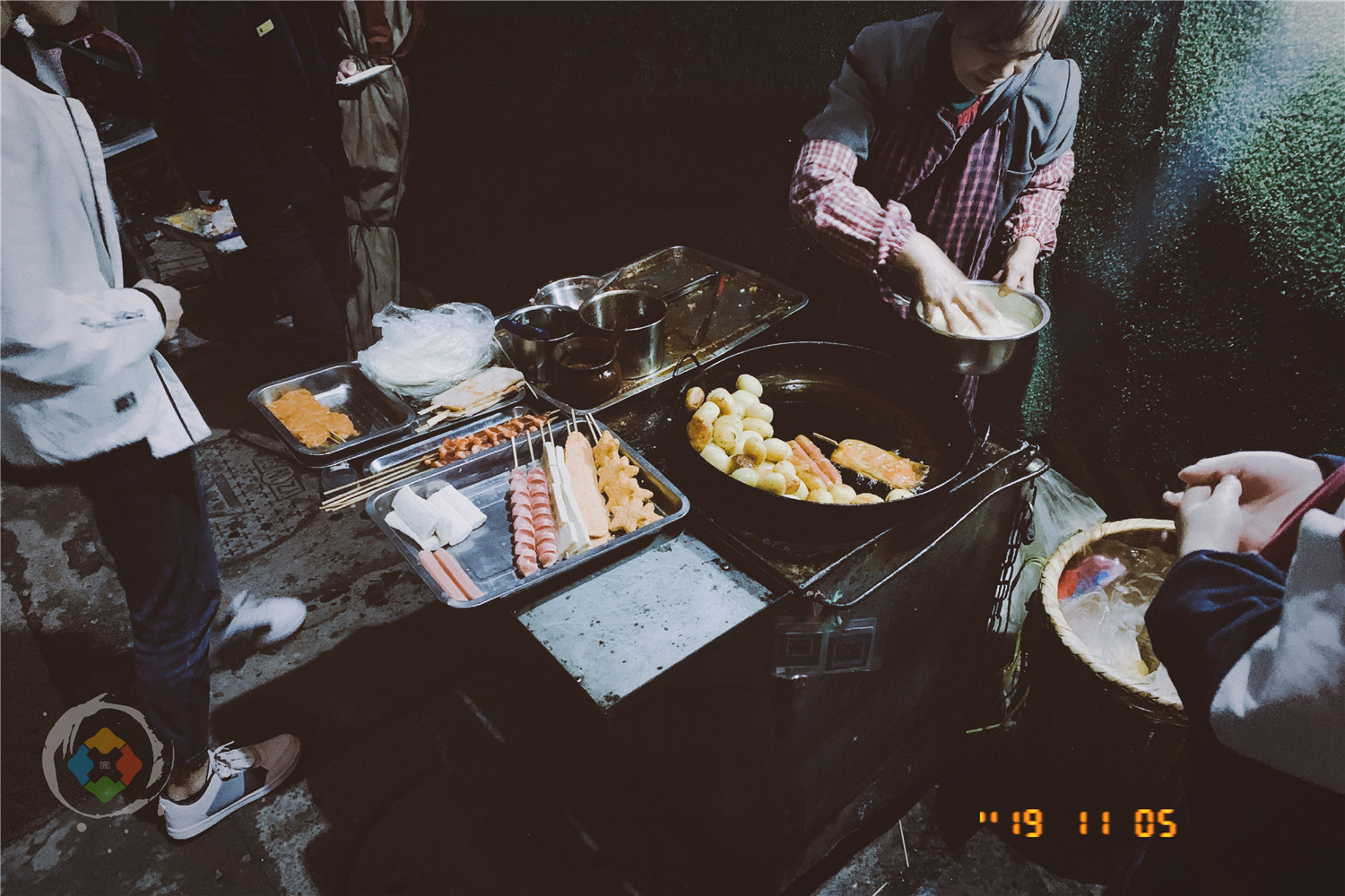 摆地摊袜子10块钱7双能赚钱吗,女大学生摆地摊一晚只赚5块钱