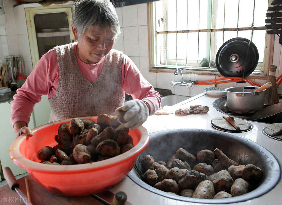 自制带皮软糯红薯干视频,自做又甜又糯的红薯干