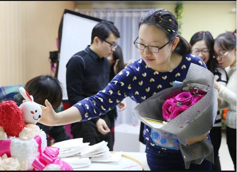 陕西美女直播卖车,女大学生直播赚百万