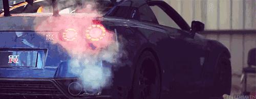 排气管不滴水不冒烟怎么回事,排气管冒烟很严重是什么原因