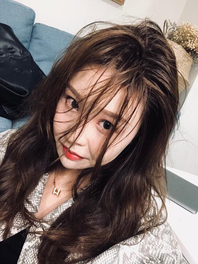 戚薇谈袁咏仪洗发水,戚薇日常用的洗发水