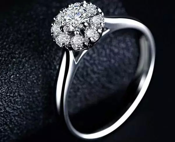 怎么选择适合自己的钻戒款式,怎样选择一个好的钻戒