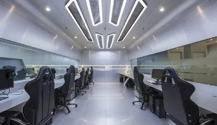 他们20岁年入千万，成为时代偶像，代价却无比残酷