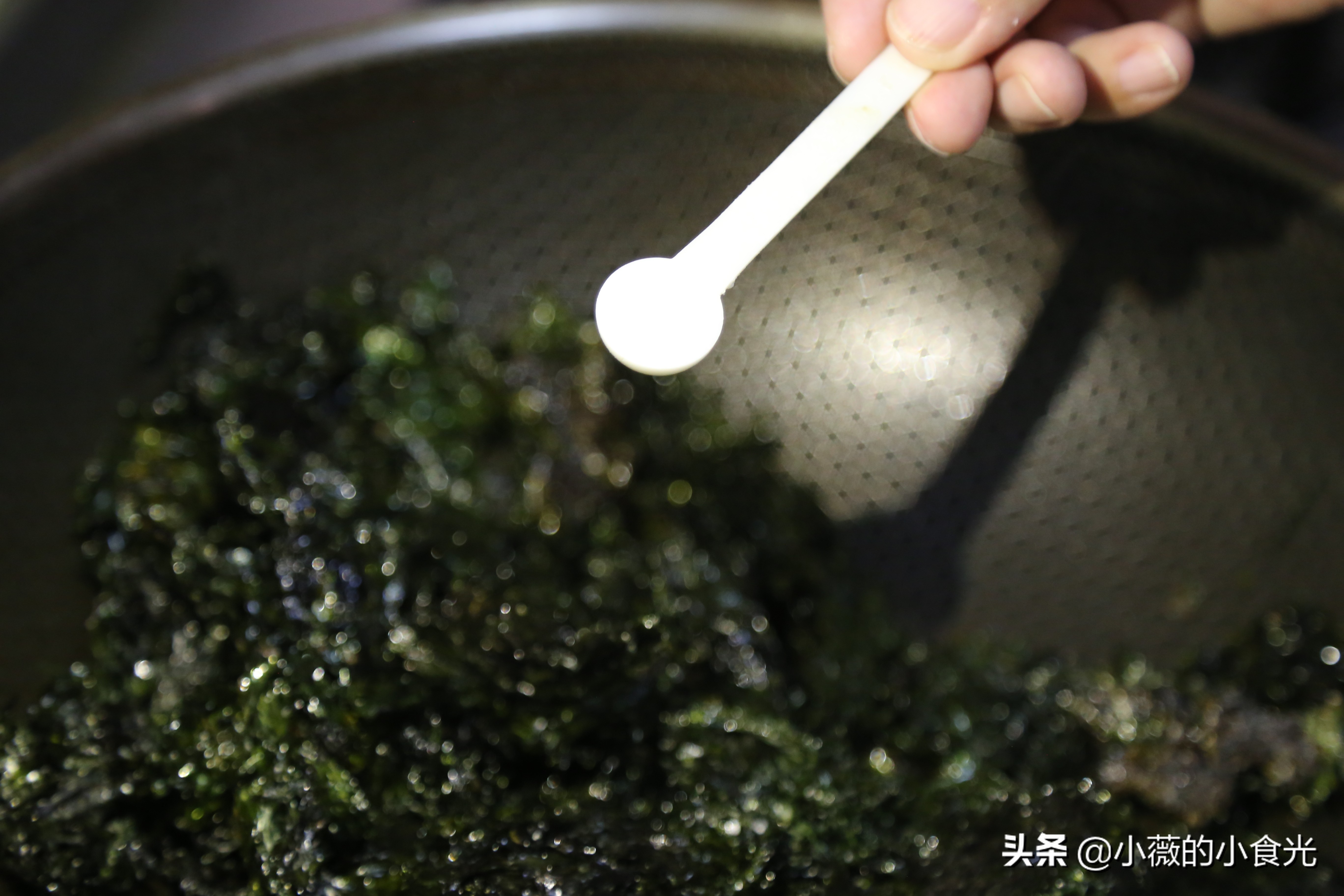 挑战用紫菜做酥脆美味、入口即化的海苔，在家几块钱5分钟就搞定