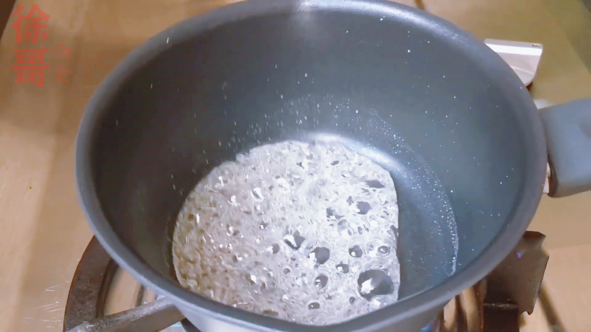 变硬的馒头蒸不软,冰冻的馒头怎么做又软又好吃