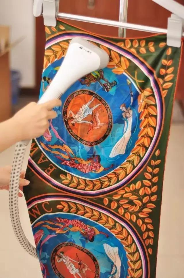 优雅中年女性丝巾,美丽丝巾精致女人必备