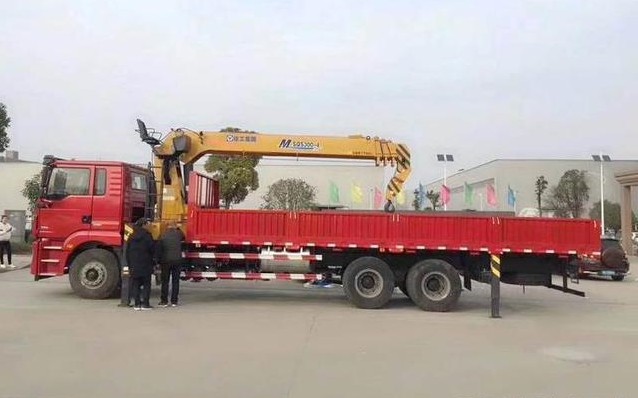 后八轮随车吊排名前三,程力陕汽德龙新m3000后八轮随车吊