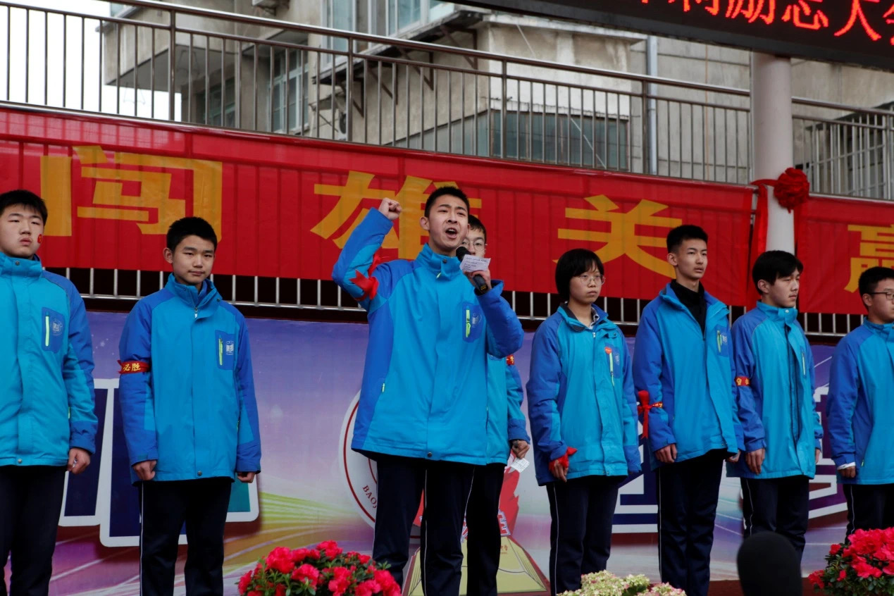 35岁啃老大师离世：溺爱是惯子毒药，爱得多不如爱得对