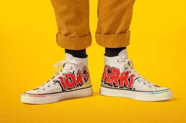 匡威米奇联名的一双鞋,匡威和米奇联名