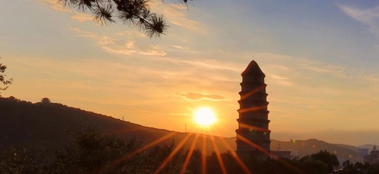 延安窑洞的灯光歌曲,延安窑洞的灯光朗诵