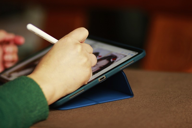 亿色ipad保护套air5,ipadpro保护套倍思