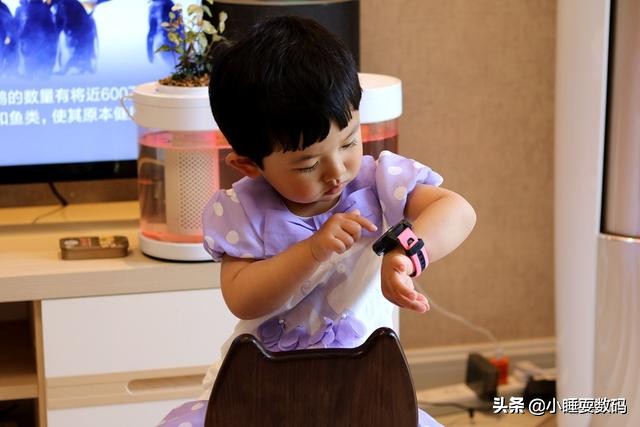 除了视频电话，还能提高孩子英语口语能力，搜狗糖猫儿童手表JOY2