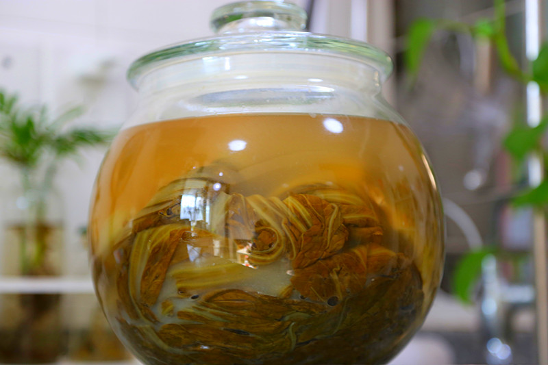 玻璃瓶腌酸菜的妙招,在楼房里腌酸菜的小妙招