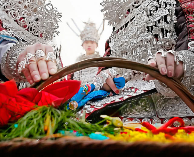 凤凰古城苗寨银饰好贵,西江苗寨十八寨银饰