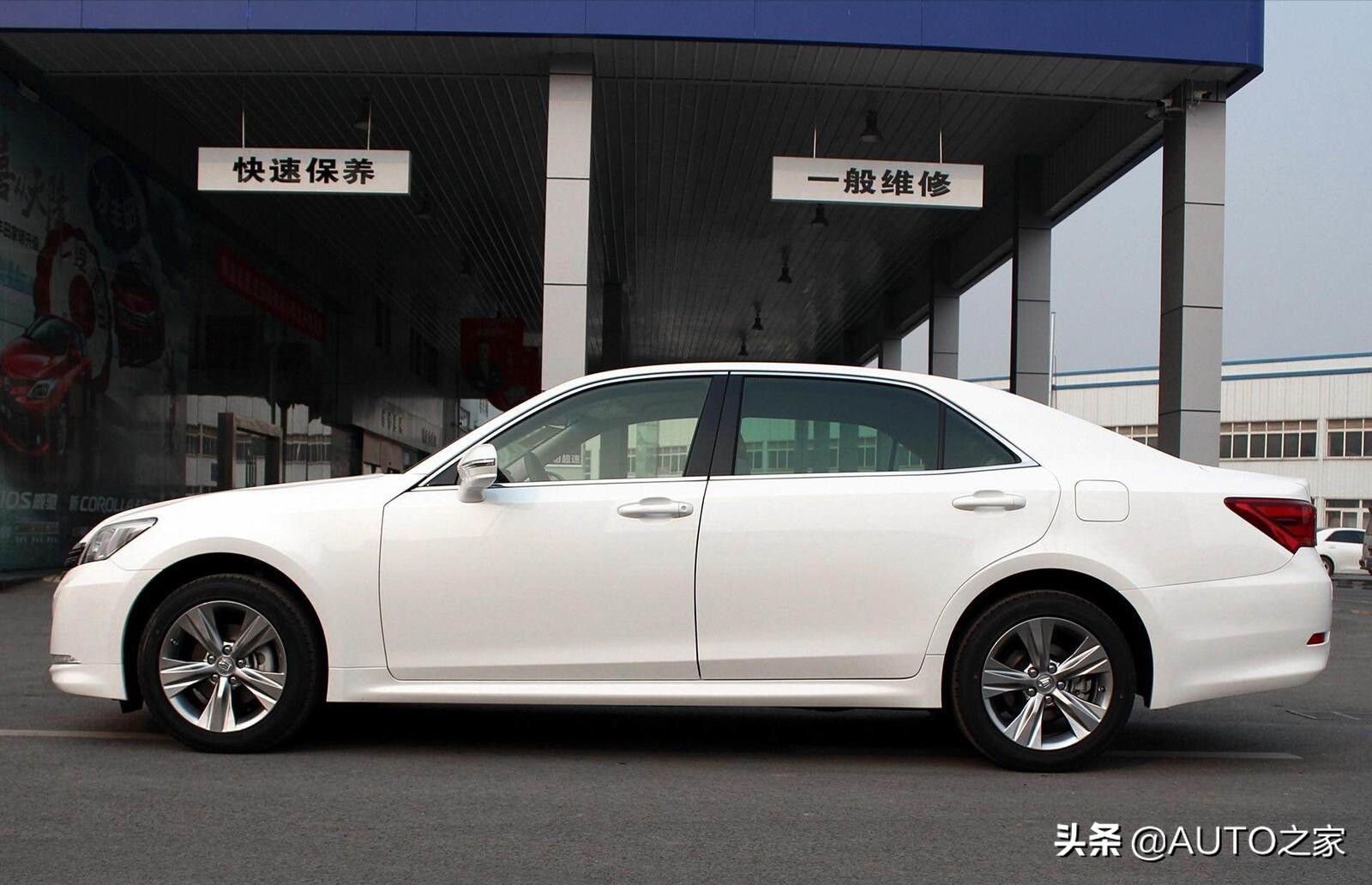 丰田皇冠四驱豪华版内饰,2022全新丰田皇冠效果图