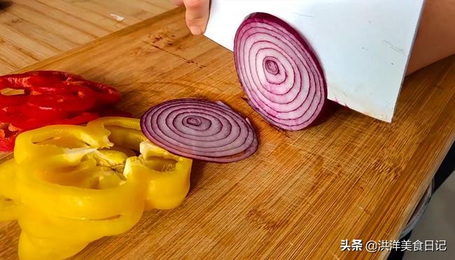家庭版披萨的做法用什么面粉,简单一招学会披萨基础做法