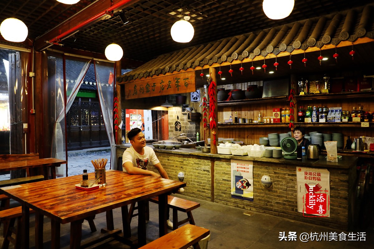 镇江美食三茅宫地锅鸡,镇江美食推荐锅盖面