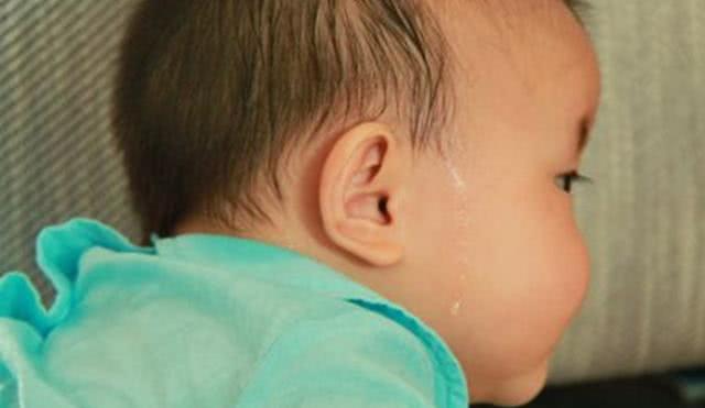 小孩经常有小动作挠脸挠头揉眼睛,宝宝总是挠头什么意思