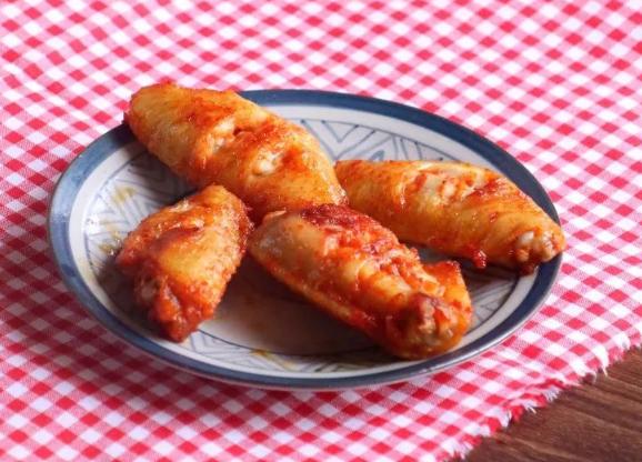 美食芝麻核桃糖做法视频,麻香烤鸡翅的做法